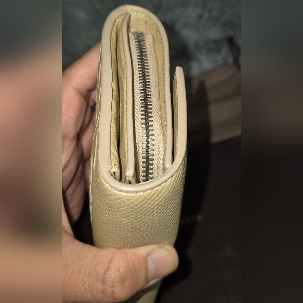 Bottega Veneta Cream shiny golden color long wallet - Picture 6 of 15